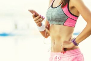 正しい姿勢を意識することはダイエットに効果的！理由についてご紹介！