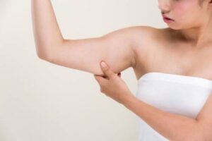 気になる二の腕を引き締めるに筋トレを取り入れるべき理由をご紹介！