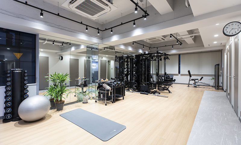 CHANCE GYM五反田店のトレーニングスペースの内装写真