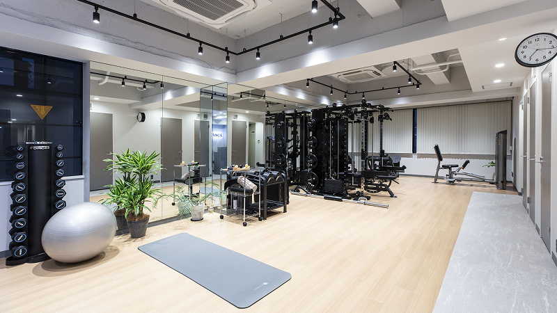 CHANCE GYM五反田店のトレーニングスペースの内装写真